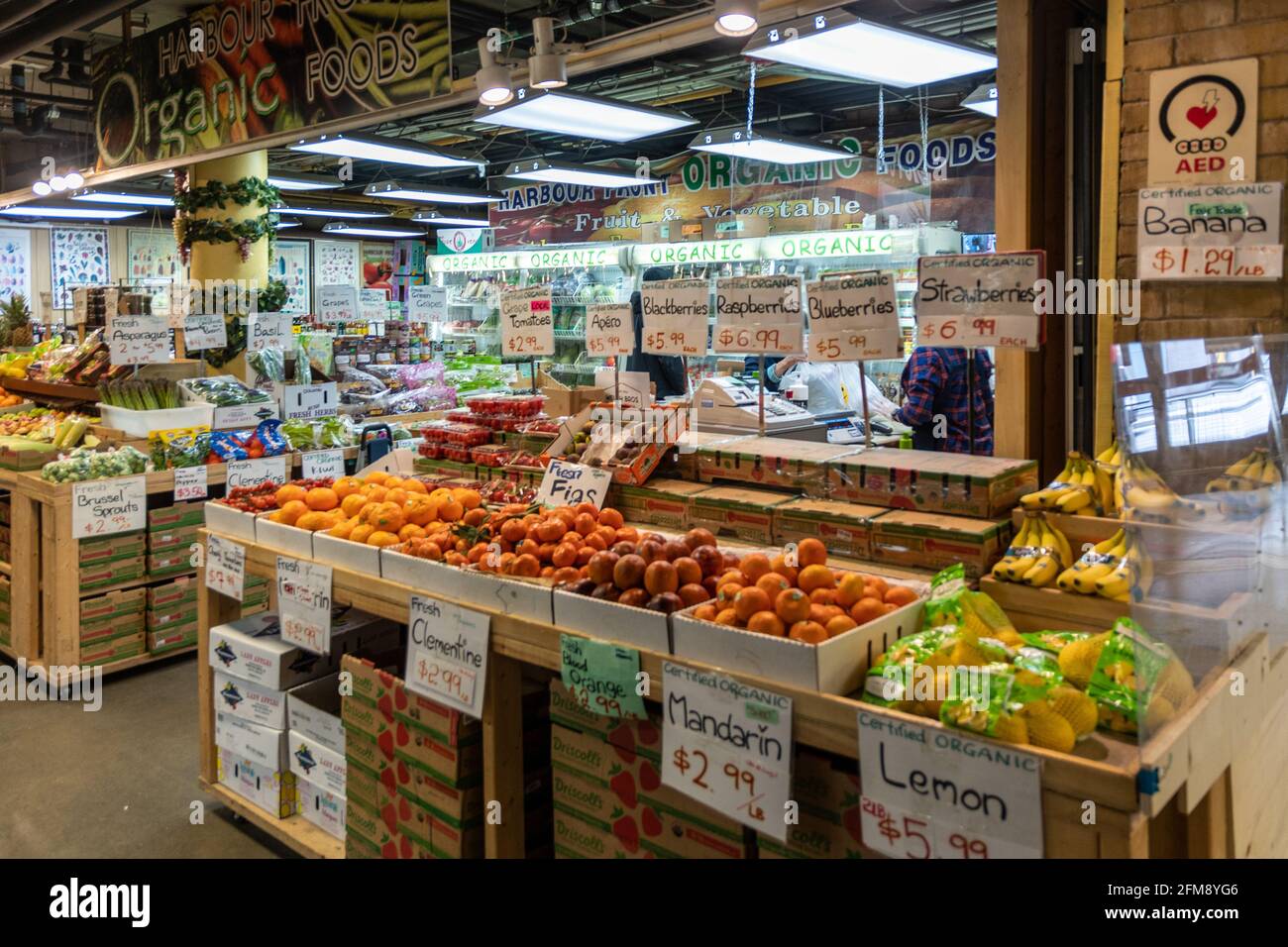 Saint Lawrence Market in Toronto, Kanada. Der berühmte Ort gilt als einer der besten Lebensmittelmärkte der Welt. Das Bild zeigt ein Obst und Gemüse Stockfoto