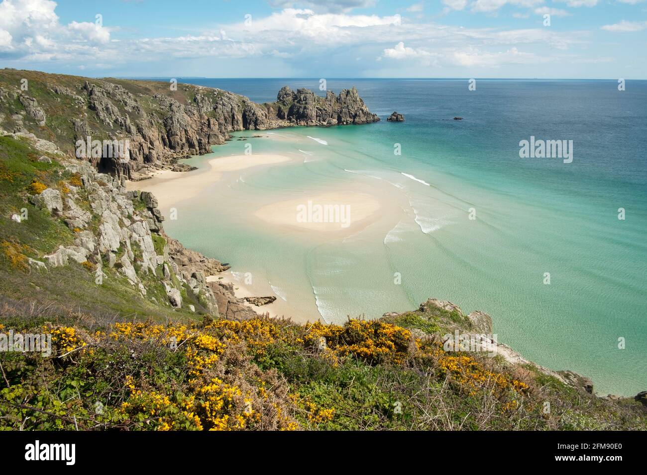 Pedn Vounder Beach, West Cornwall, Großbritannien bei Ebbe Stockfoto