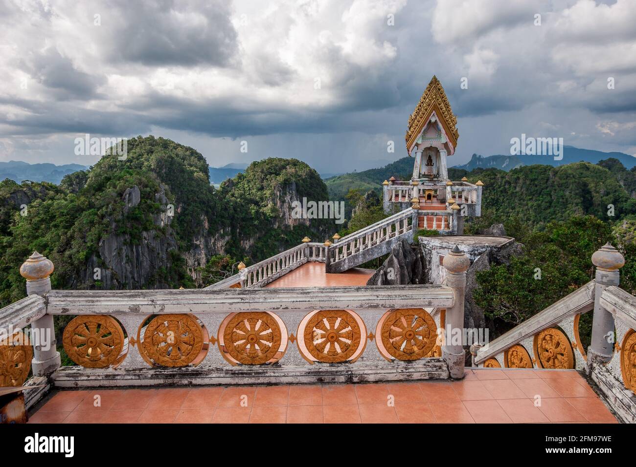 Tiger Tempel Krabi Stockfotos Und Bilder Kaufen Alamy