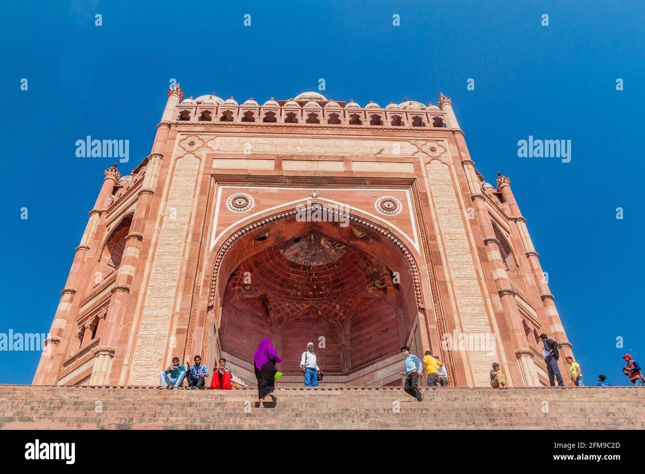 FATEHPUR SIKRI, INDIEN - 17. FEBRUAR 2017: Buland Darwaza (Victory Gate) der alten Stadt Fatehpur Sikri, Bundesstaat Uttar Pradesh, Indien Stockfoto