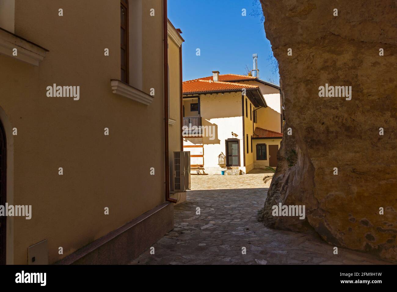 Mittelalterliches Basarbovo-Felsenkloster, dem Heiligen Dimitar Basarbowski gewidmet, Region Ruse, Bulgarien Stockfoto