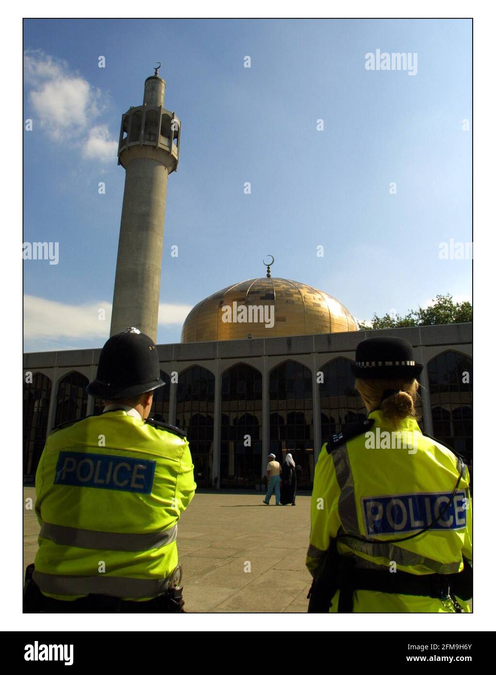 September 11..... Die Islamic Society of Britain empfiehlt die Toten beim Angriff auf das Welthandelszentrum in einem Gottesdienst im Londoner Zentrum von Mosquepic David Sandison 11/9/2002 Stockfoto