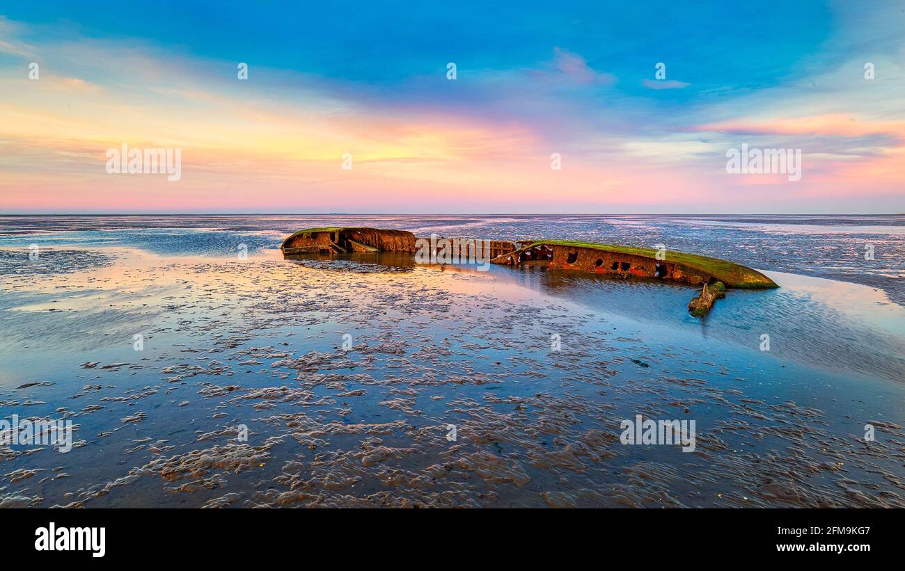 Ein schiffbruch im Wattenmeer in der Nähe von schillig Ostfriesland Stockfoto
