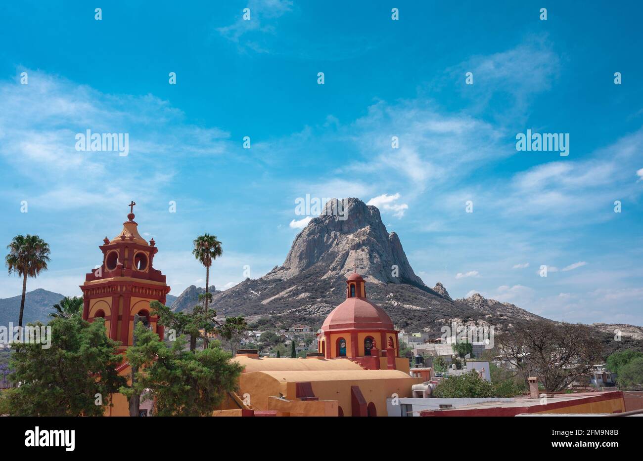 kirche der Peña del bernal in santiago de querétaro mexiko, magische Stadt, touristischer Ort Stockfoto