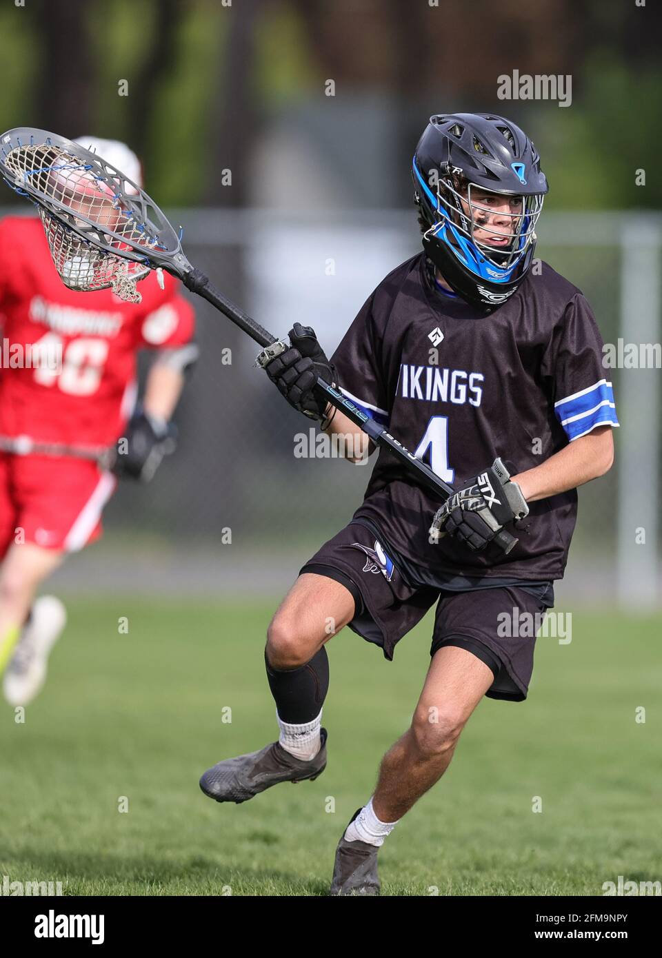 High School Lacrosse Action mit Sandpoint vs Coeur d'Alene in Coeur d'Alene, Idaho. Stockfoto