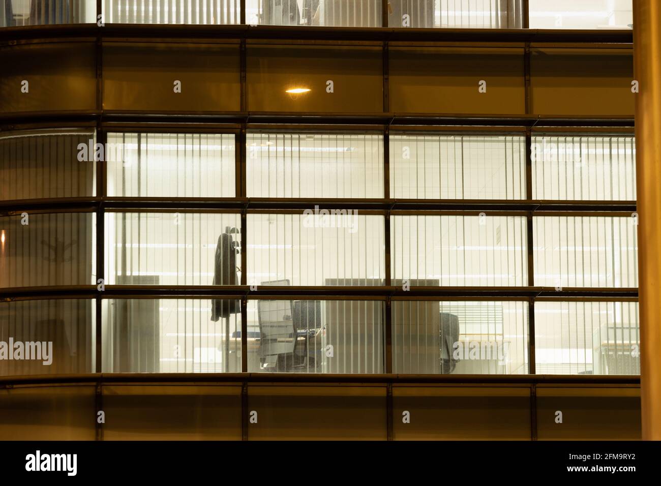 Lichter an in leerem Stadtbüro, Büros. Stockfoto