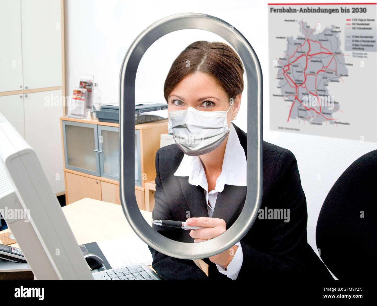 Informations- und Ticketbüro, Mitarbeiter mit Gesichtsmasken, Hannover, Niedersachsen Stockfoto