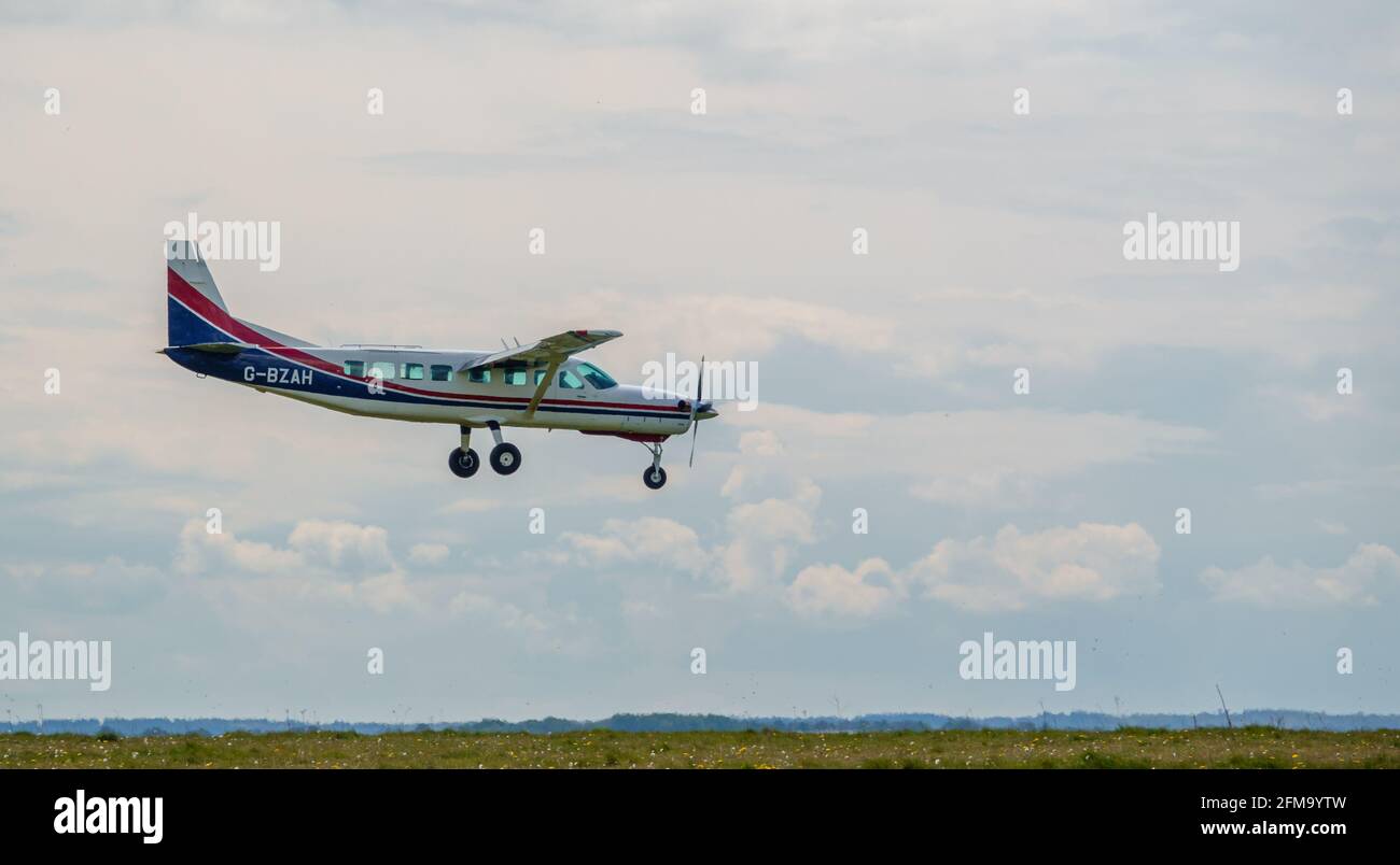 Cessan 208b Grand Caravan Light Aircraft Rückkehr an Land nach Fallschirmspringer fallen Stockfoto