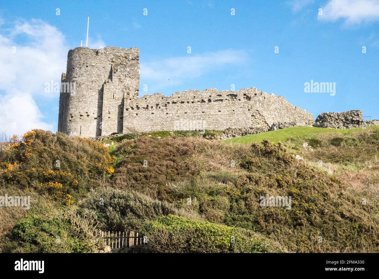 Criccieth Castle,Criccieth,Llyn Peninsula,Gwynedd,Nordwales,Wales,Welsh,Europa.‘unberührtes’ walisisches Seebad als eines der besten in Großbritannien ausgezeichnet – ‘ziemlich speziell’ eine Stadt in Snowdonia wurde von welcher Liste der besten Küstenstädte benannt? Leser, und Criccieth wurde als der perfekte Ort für einen Urlaub in Großbritannien auf der Suche nach Meer, Bergen und viktorianischen Charme aufgeführt. Stockfoto