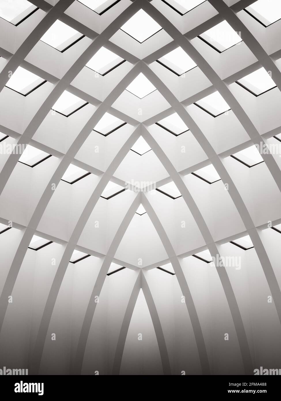 Symmetrische Dachkonstruktion. Stockfoto
