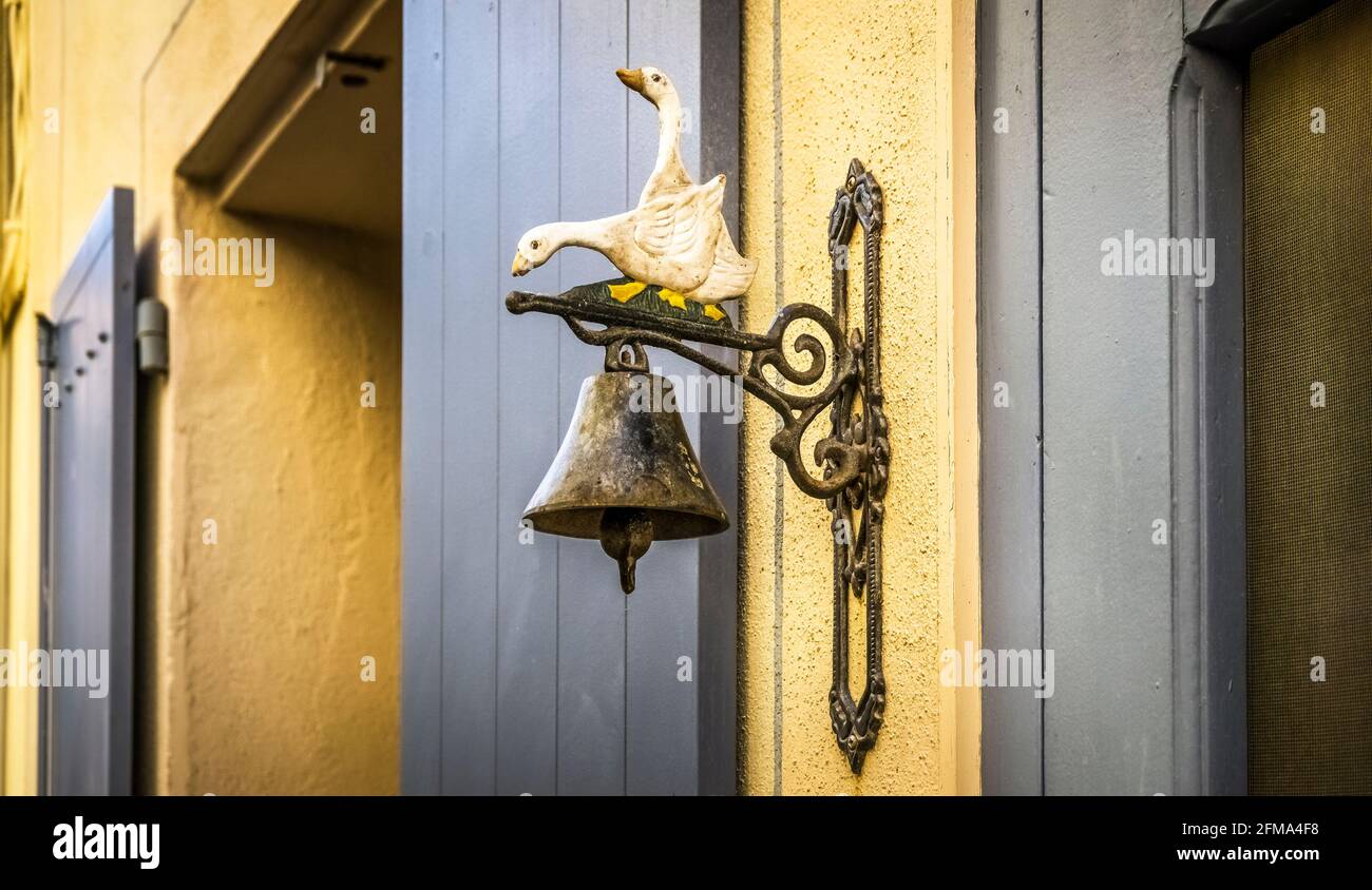 Türglocke in Gruissan. Stockfoto