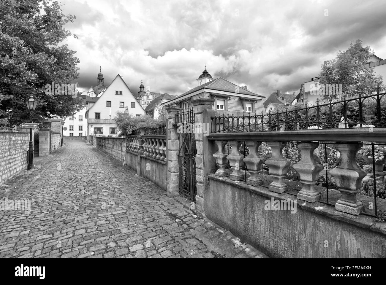 Pfarrweg, Gartenmauer, Wohnhaus, Fassade, Eingang, Romantische Straße, Bad Mergentheim, Baden-Württemberg, Deutschland, Europa Stockfoto