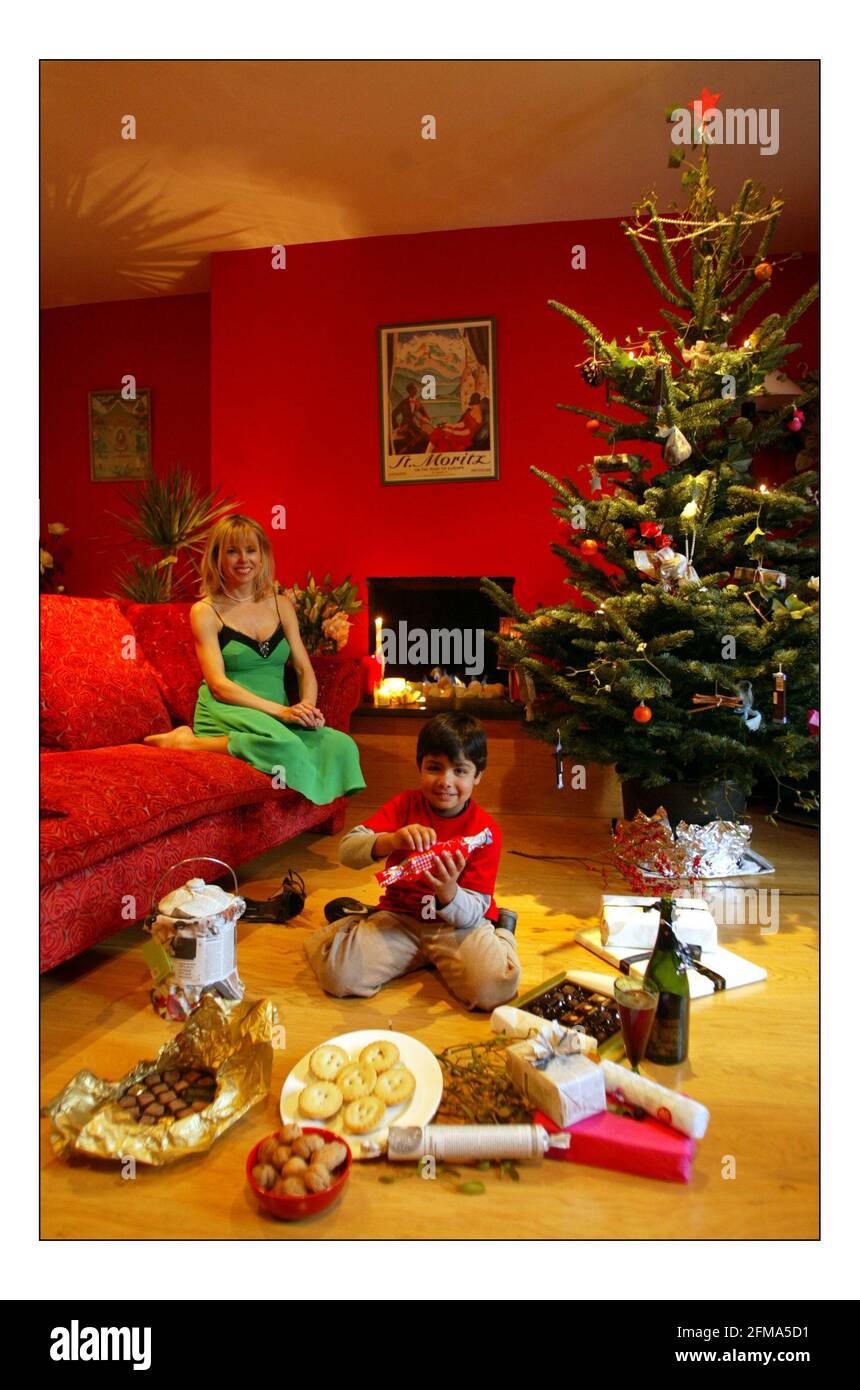 Julia Stephenson mit einem grünen Weihnachten.pic David Sandison 8/12/2005 Stockfoto