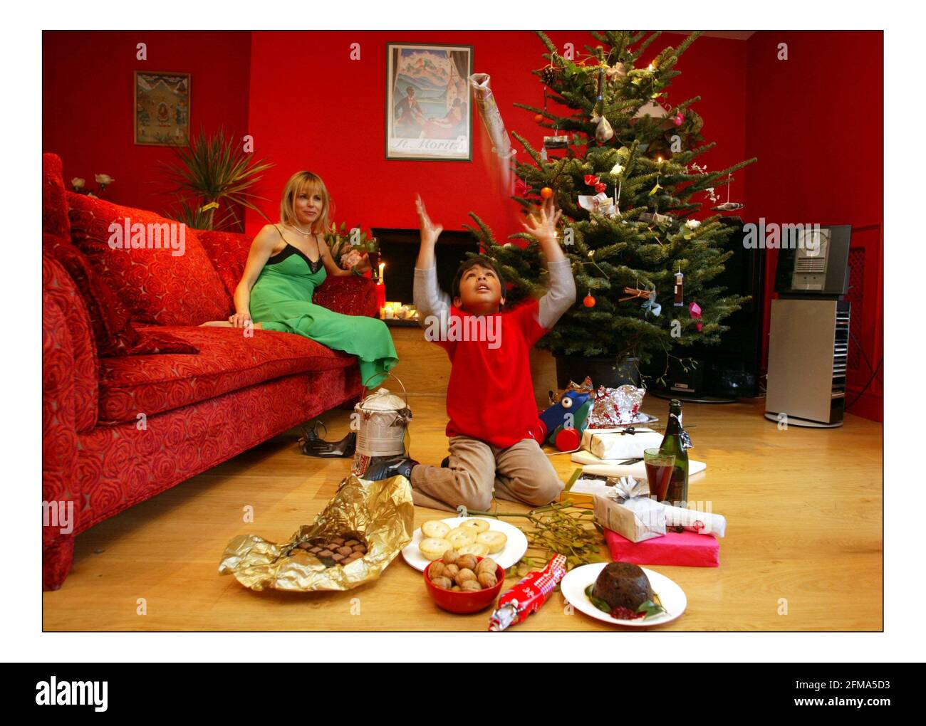 Julia Stephenson mit einem grünen Weihnachten.pic David Sandison 8/12/2005 Stockfoto