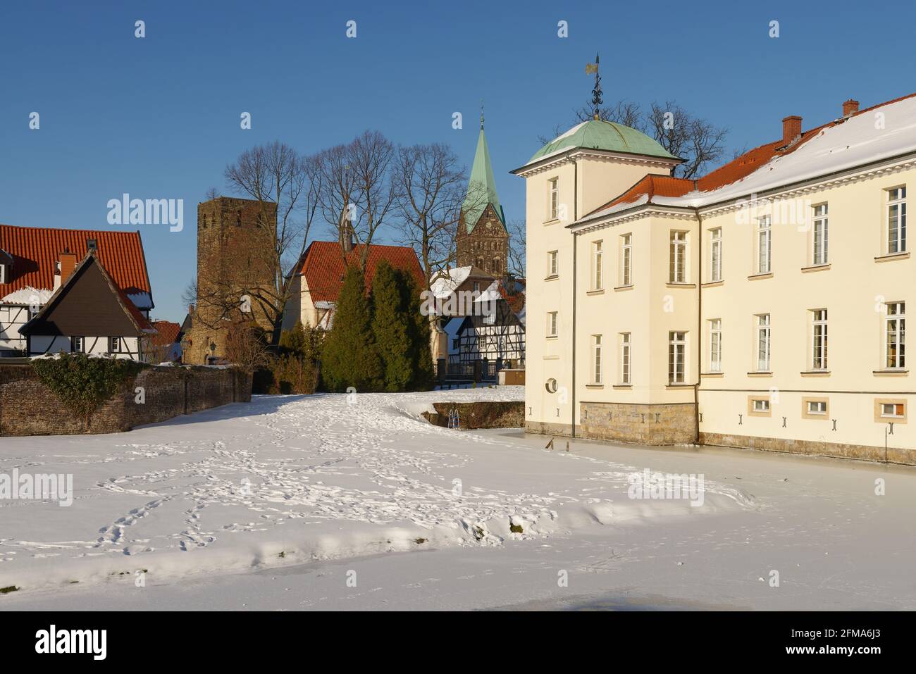 Schloss Westerholt und Altstadt Westerholt im Winter, Herten, Ruhrgebiet, Nordrhein-Westfalen, Deutschland Stockfoto