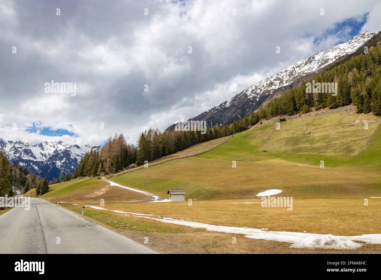 Kleines Dorf Gries im Sulztal über Laengenfeld im Ötztal, Tirol, Österreich  Stockfotografie - Alamy