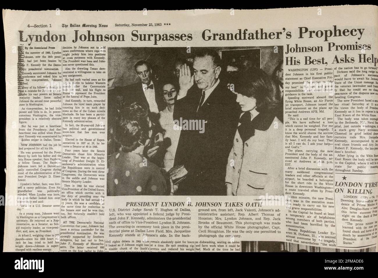 Lyndon Johnson wird als US-Präsident vereidigt, Dallas Morning News (Replika), 23. November 1963 nach dem Attentat auf John F. Kennedy. Stockfoto