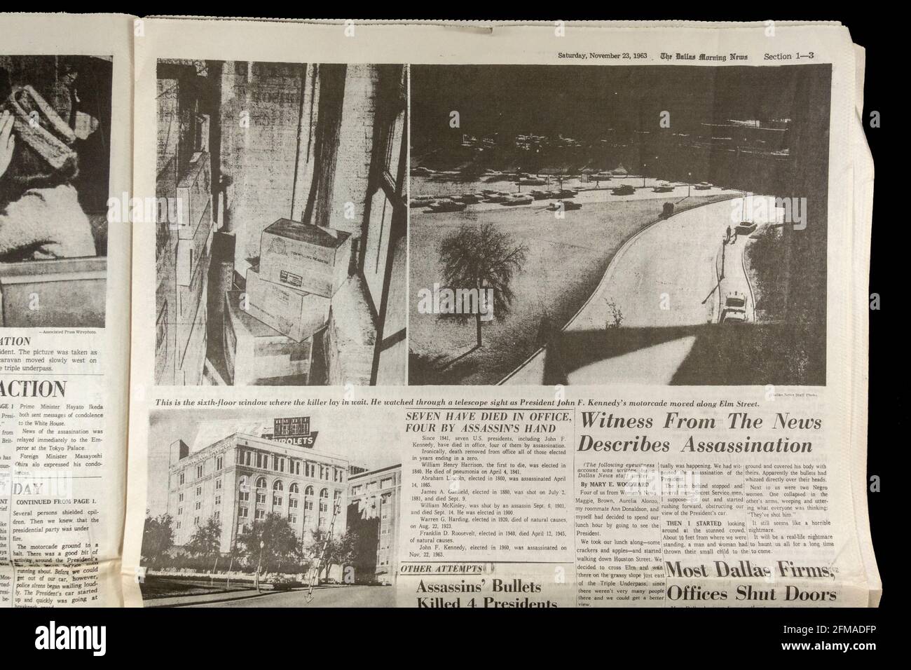 Fotos von Elm Street und Dealey Plaza, Dallas Morning News (Nachbildung), 23. November 1963 nach dem Mord an John F. Kennedy. Stockfoto