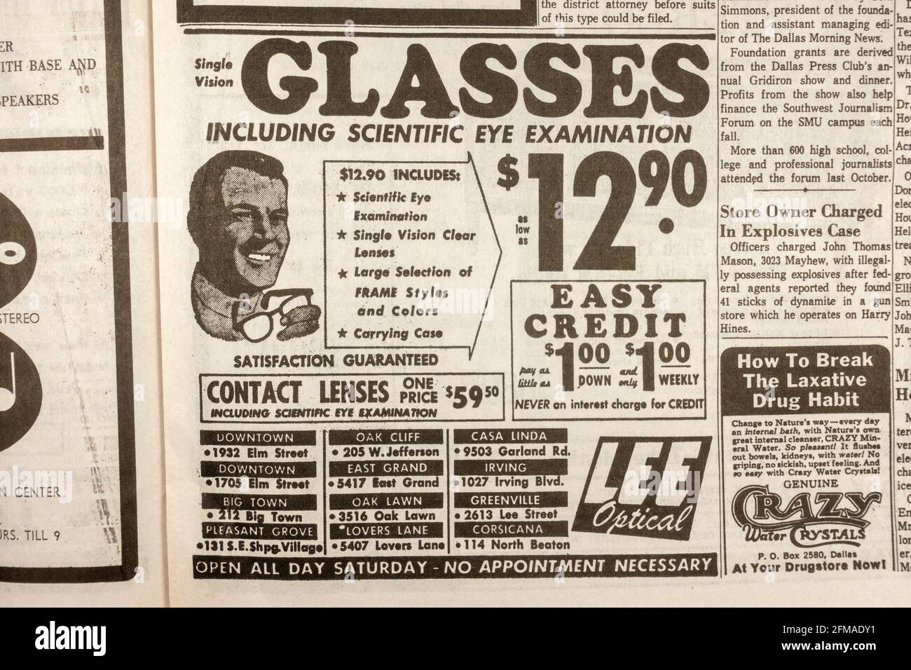 Werbung für Brillen und Kontaktlinsen in den Dallas Morning News (Nachbildung) am 23. November 1963 (Tag nach dem Tod von JFK). Stockfoto