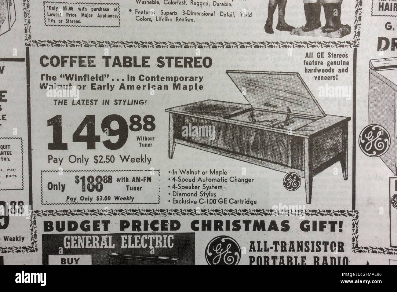 Werbung für die Winfield Couchtisch-Stereoanlage in den Dallas Morning News (Nachbildung) am 23. November 1963 (Tag nach dem Tod von JFK). Stockfoto