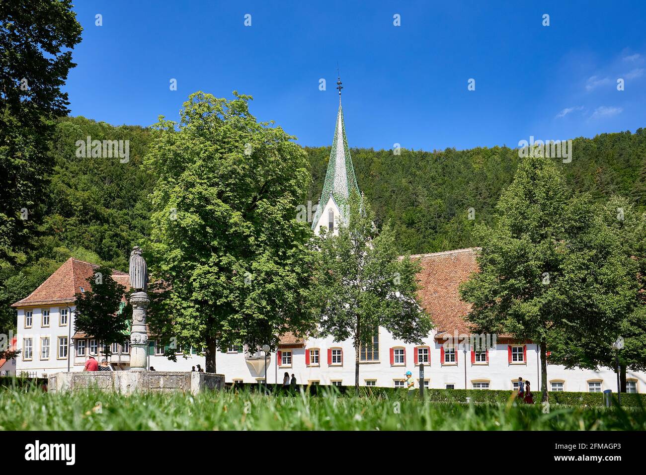 Kloster ihm Blaubeuren an einem Sommertag. Deutschland, Baden-Württemberg, Benediktinerorden, Stockfoto