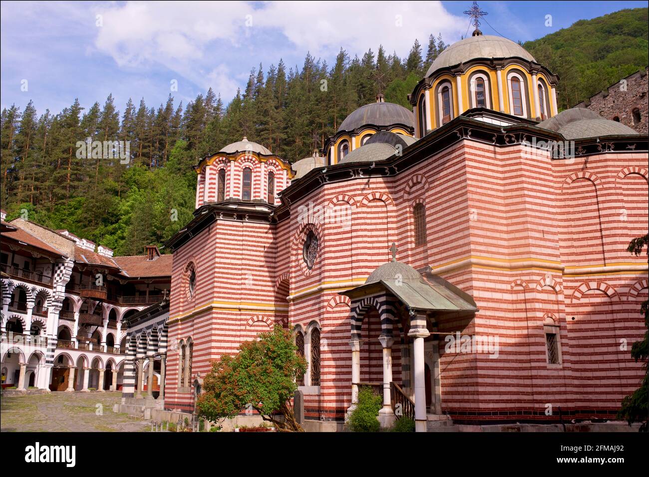 Kloster Rila (bulgarisch: Рилски манастир, Rilski manastir), auch bekannt als Kloster des Heiligen Ivan von Rila. Östliches orthodoxes Kloster, Rila-Gebirge, Bulgarien Stockfoto