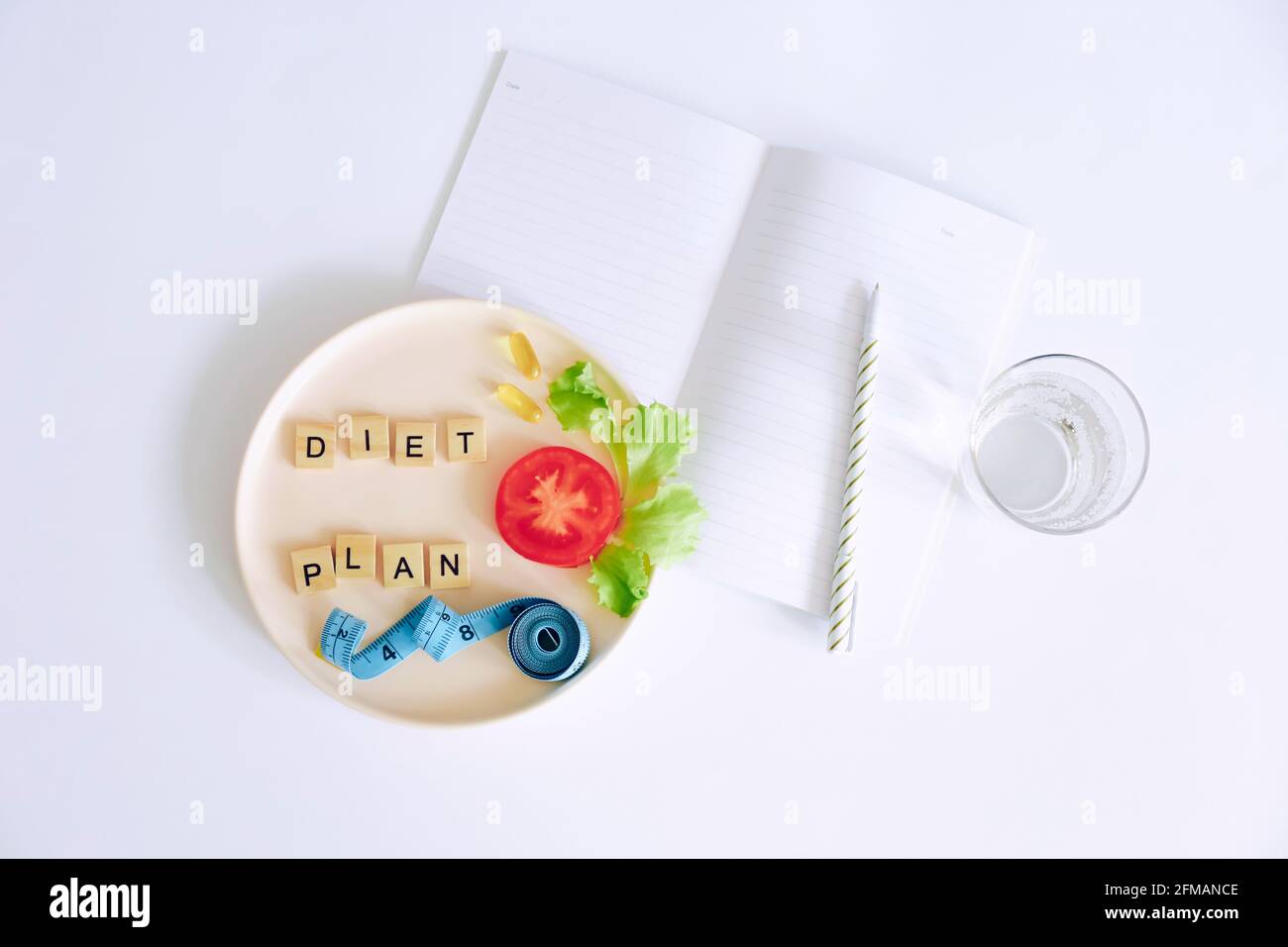Speiseplan. Diät und Gewichtsverlust Konzept. Blick von oben. Flach liegend Stockfoto