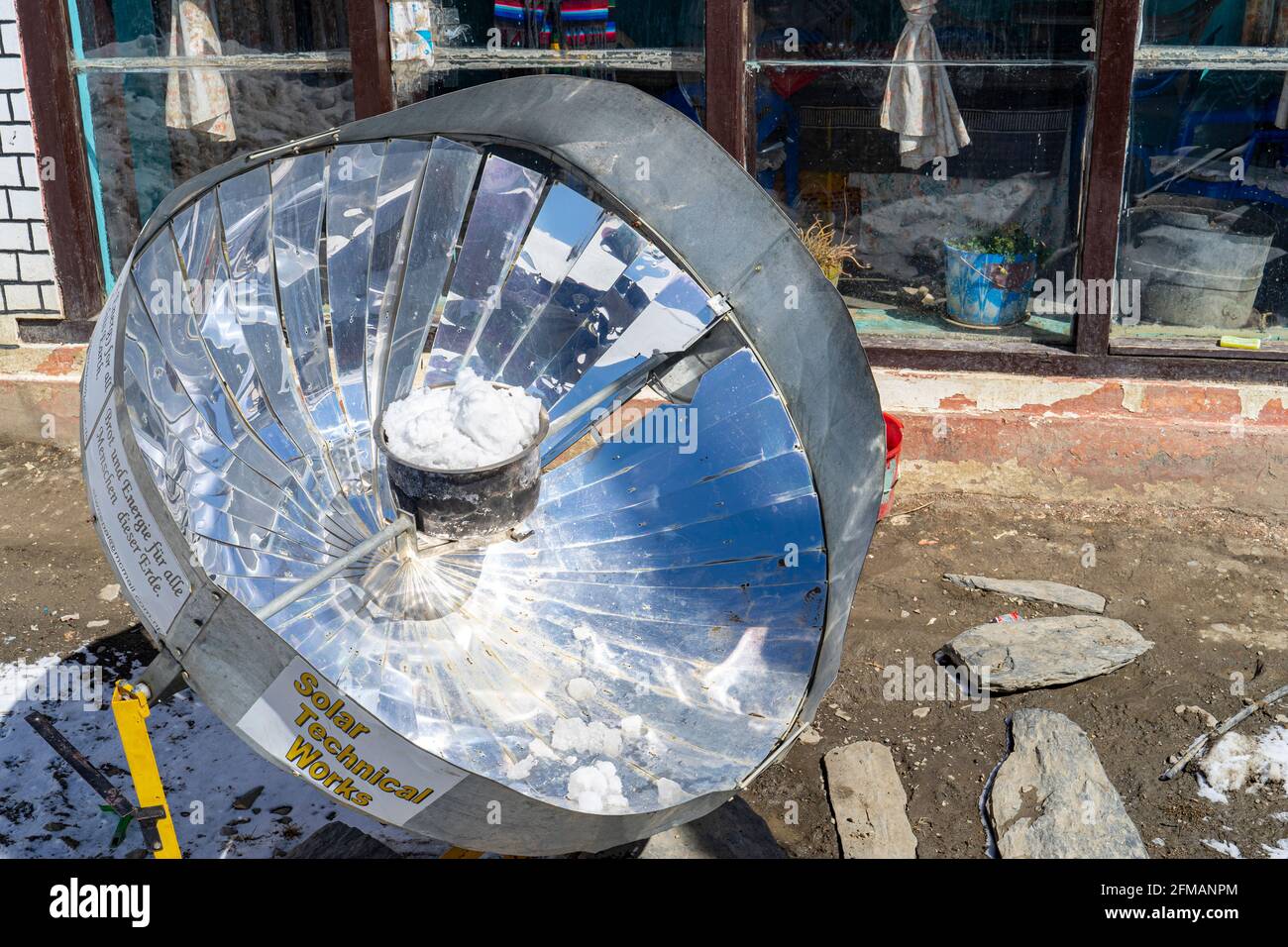 Solarkocher nach Muktinath, Mustang, Nepal Stockfoto