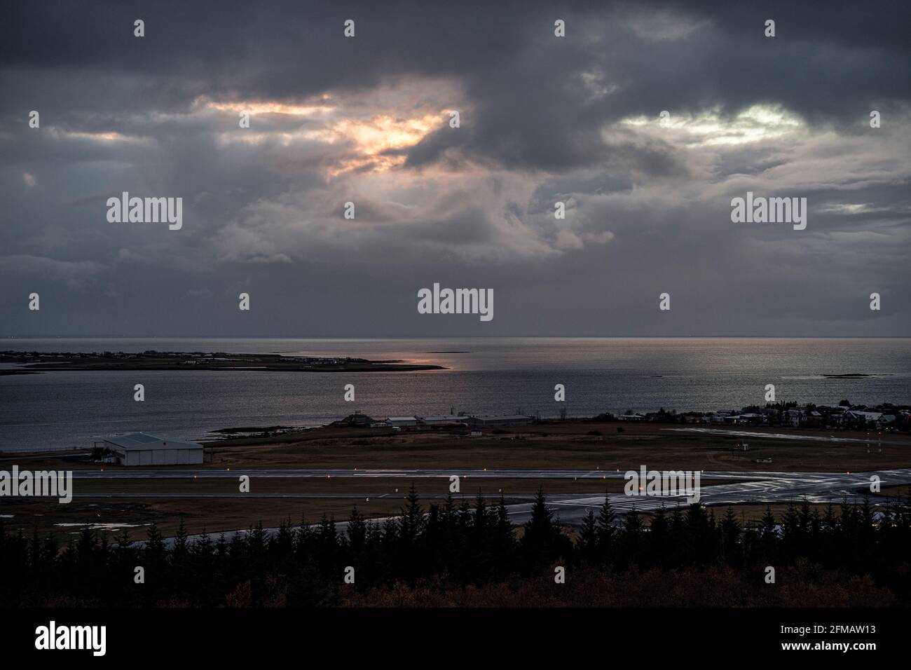 Reykjavik Airport (RKV), Inlandsflughafen der isländischen Hauptstadt Reykjavík, Bezirk Miðborg, Reykjavik, Istland Stockfoto