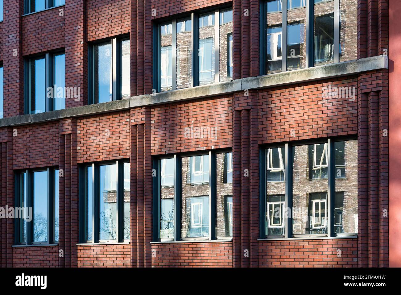 Berlin, Hiroshimastraße, Friedrich-Ebert-Stiftung, Spiegelung Stockfoto