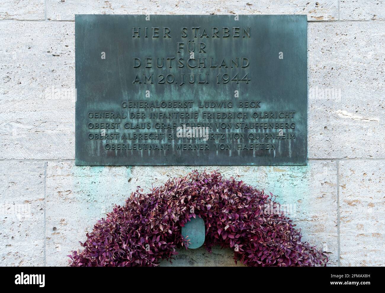 Berlin, Gedenkstätte Deutscher Widerstand, Bendlerblock, Gedenktafel für die am 20. April 1944 hingerichteten Offiziere Stockfoto