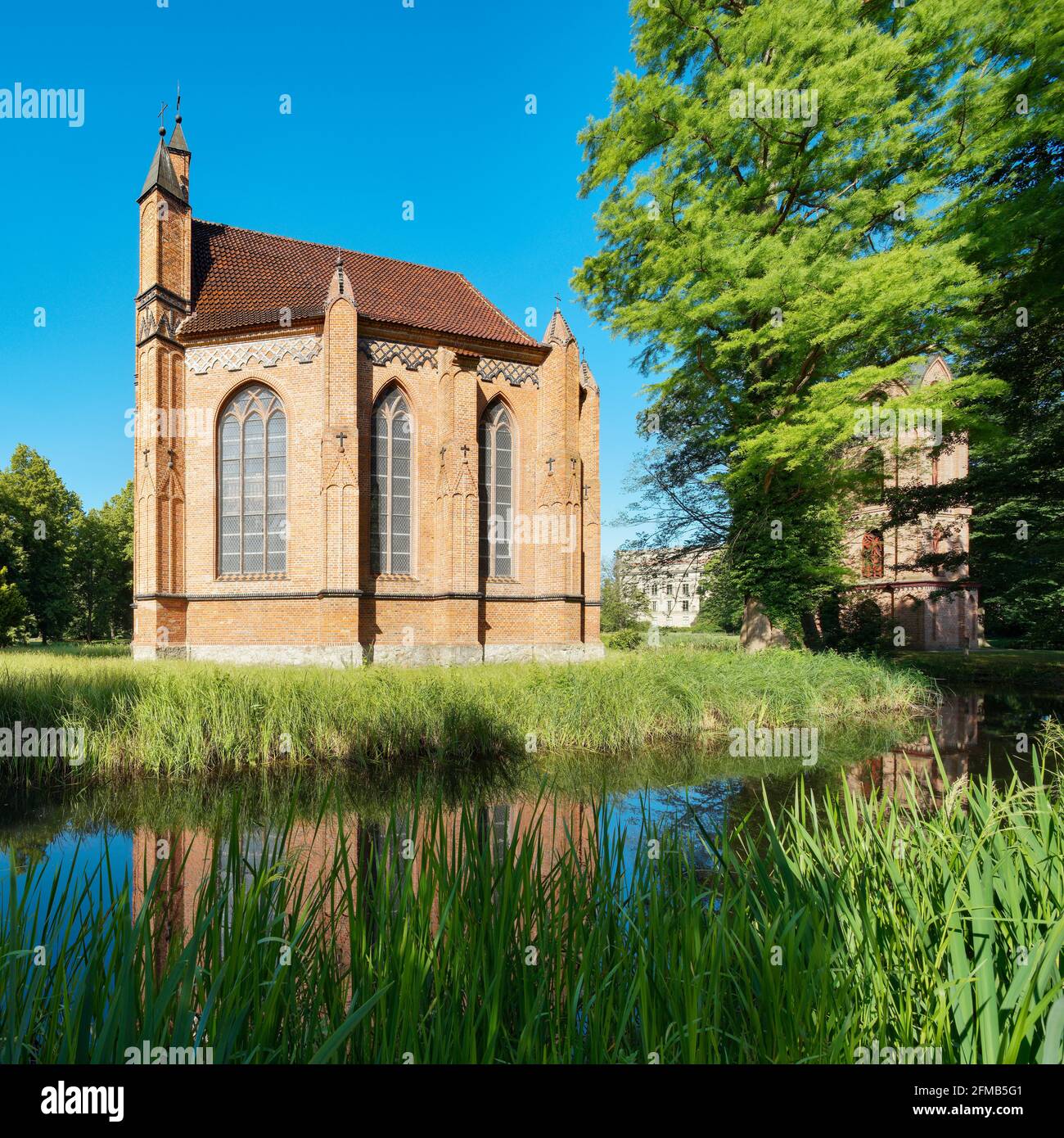 Deutschland, Mecklenburg-Vorpommern, katholische Kirche St. Helena und Andreas, im Park von Schloss Ludwigslust Stockfoto