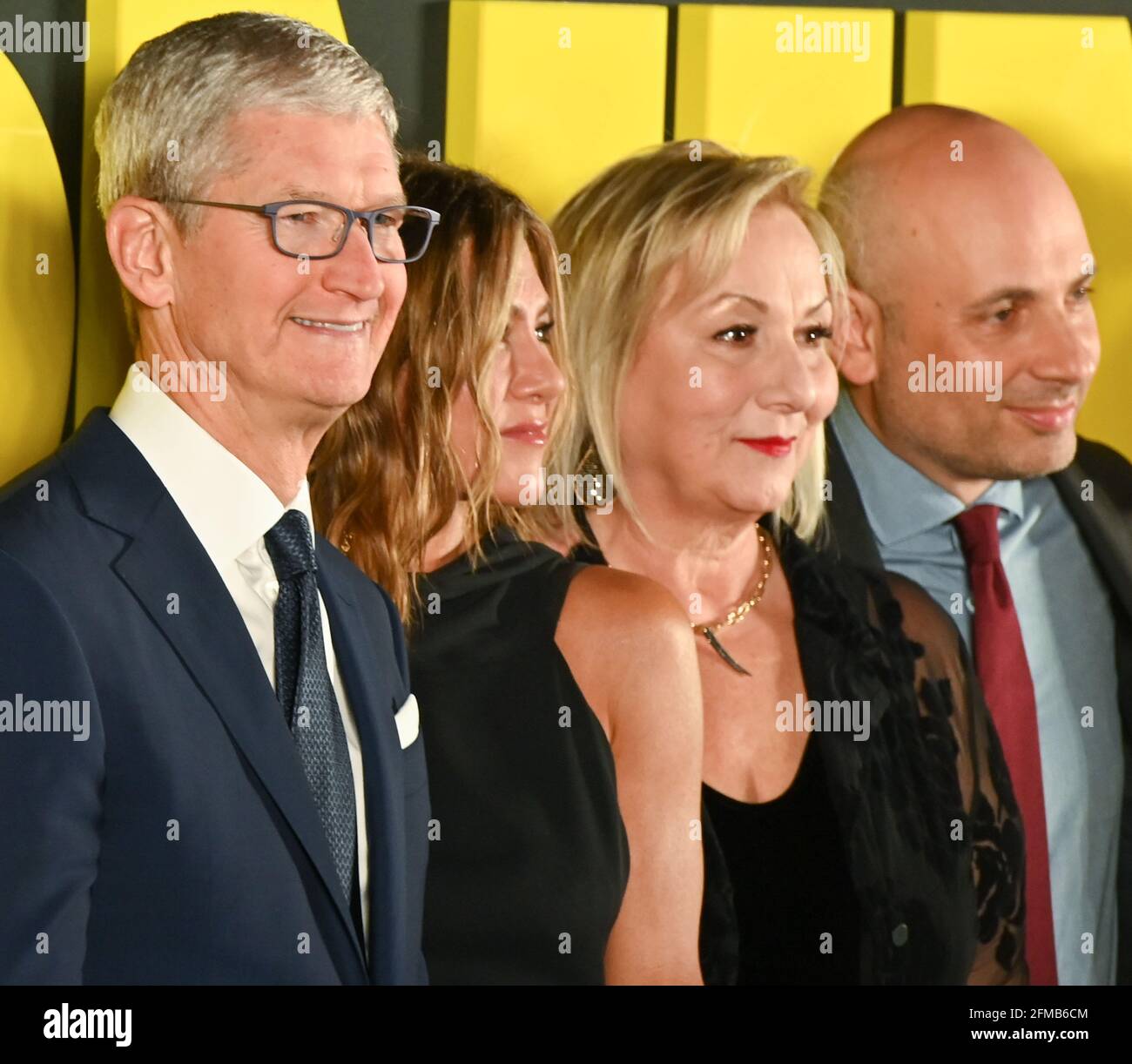 Tim Cook, Jennifer Aniston kommt zur Morning Show New York Premiere von APPLE TV, die am Montag, den 28. Oktober 2019, im Lincoln Center in New York City stattfand. Foto von Jennifer Graylock-Graylock.com 917-519-7666 Stockfoto