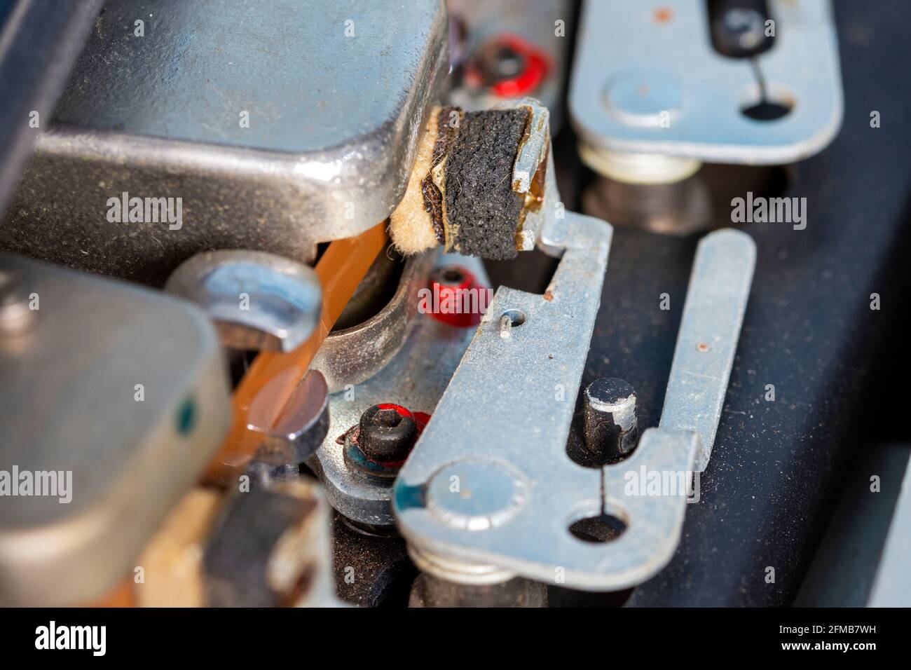 Ferrograph Series 7 Bandrekorder auf Rolle. Erbaut Ende der 1960er bis Anfang der 1970er Jahre. Aufzeichnungskopf mit Klebeband an der richtigen Stelle und Druckpad in der richtigen Position. Stockfoto