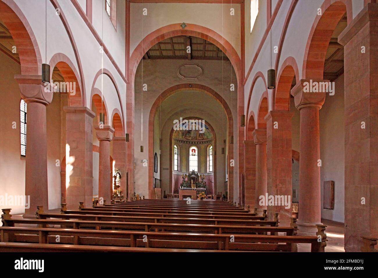 Katholische Kirche St. Peter und Paul, Innenansicht des Kirchenschiffs, Neustadt am Main, Bayern, Deutschland Stockfoto