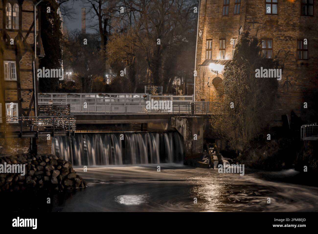 Lüneburg, nächtliche Ansicht der Brausebrücke Stockfoto