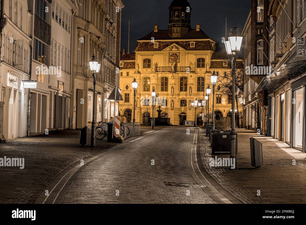 Lüneburg, das beleuchtete Rathaus am Abend Stockfoto