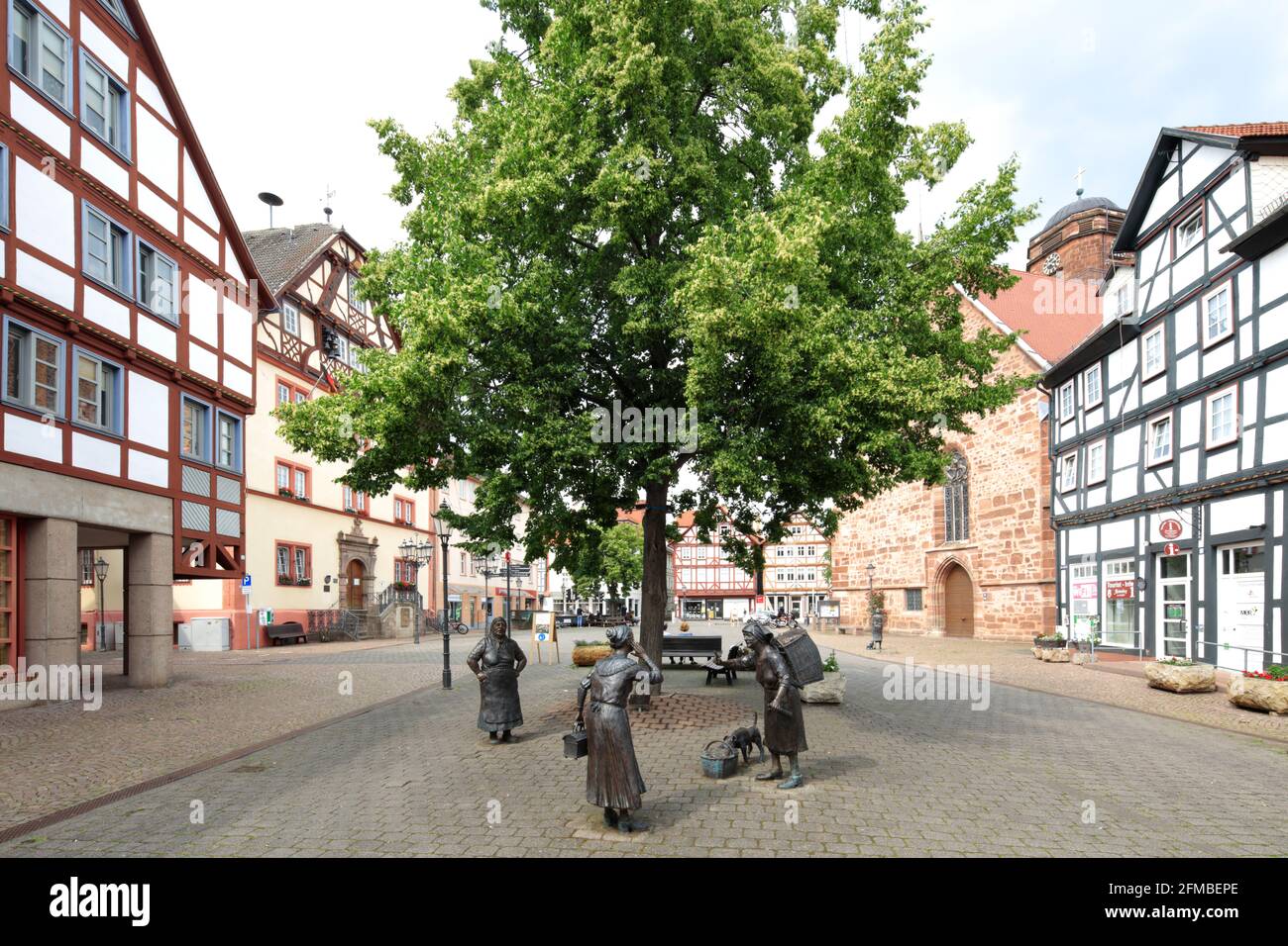 Rathaus, Marktplatz, Jakobikirche, Bronzefiguren, Fachwerkhäuser