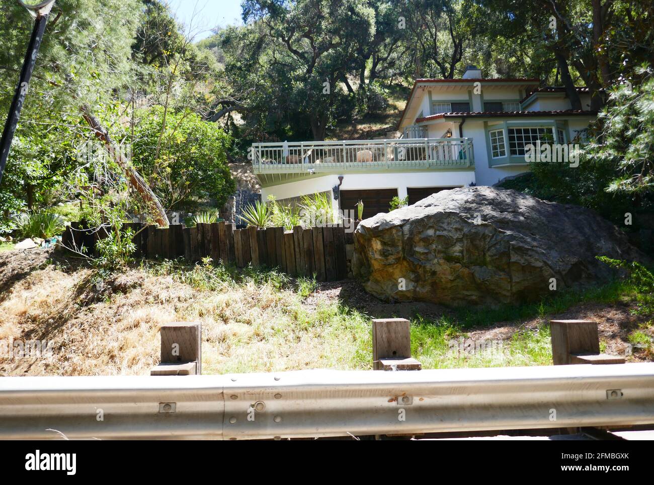 Topanga, Kalifornien, USA 3. Mai 2021 EIN allgemeiner Blick auf die Atmosphäre des ehemaligen Hauses des Musikers Gary Hinman in der Old Topanga Canyon Rd, 964, wo er am 31. Juli 1969 von der Manson Family ermordet wurde, dem ersten Villenmord in Topanga, Kalifornien, USA. Foto von Barry King/Alamy Stockfoto Stockfoto