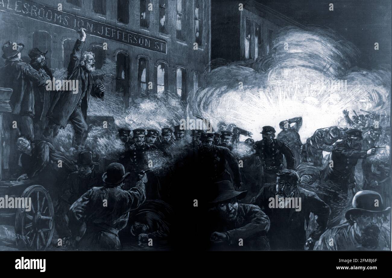 Haymarket Riot. Die Haymarket-Affäre war die Folge eines Bombenanschlags, der auf einer Arbeiterdemonstration am 4. Mai 1886 auf dem Haymarket Square in Chicago stattfand. Es begann als friedliche Kundgebung zur Unterstützung von Arbeitern, die für einen achtstündigen Arbeitstag streikend waren, einen Tag nachdem die Polizei einen getötet und mehrere Arbeiter verletzt hatte. Stockfoto