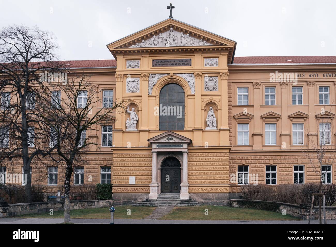 Sieberersches Waisenhaus und Greisenasyl - Sieberer Waisenhaus und Altenheim im Stadtteil Saggen in Innsbruck, Tirol, Österreich Stockfoto