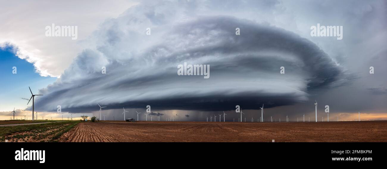 Malerische texanische Landschaft mit einer dramatischen supercell Gewitterwolke in der Nähe von Hermleigh Stockfoto