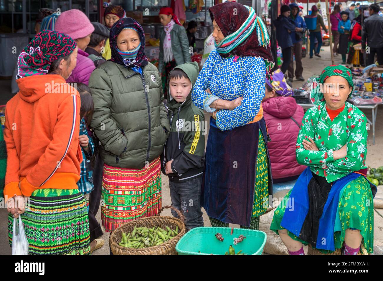 Markt für ethnische Minderheiten in Dong Van, H'mong, Provinz Ha Giang, Nordvietnam Stockfoto