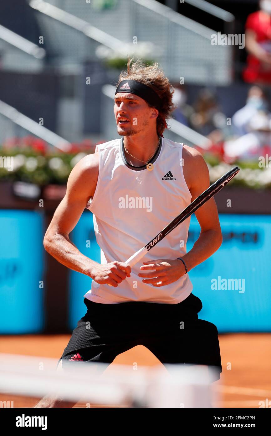 Madrid, Spanien. Mai 2021. Alexander Zverev (GER) Tennis : Alexander Zverev aus Deutschland beim Viertelfinalspiel gegen Rafael Nadal aus Spanien beim ATP Masters 1000 'Mutua Madrid Open Tennis Turnier' bei der Caja Magica in Madrid, Spanien. Quelle: Mutsu Kawamori/AFLO/Alamy Live News Stockfoto