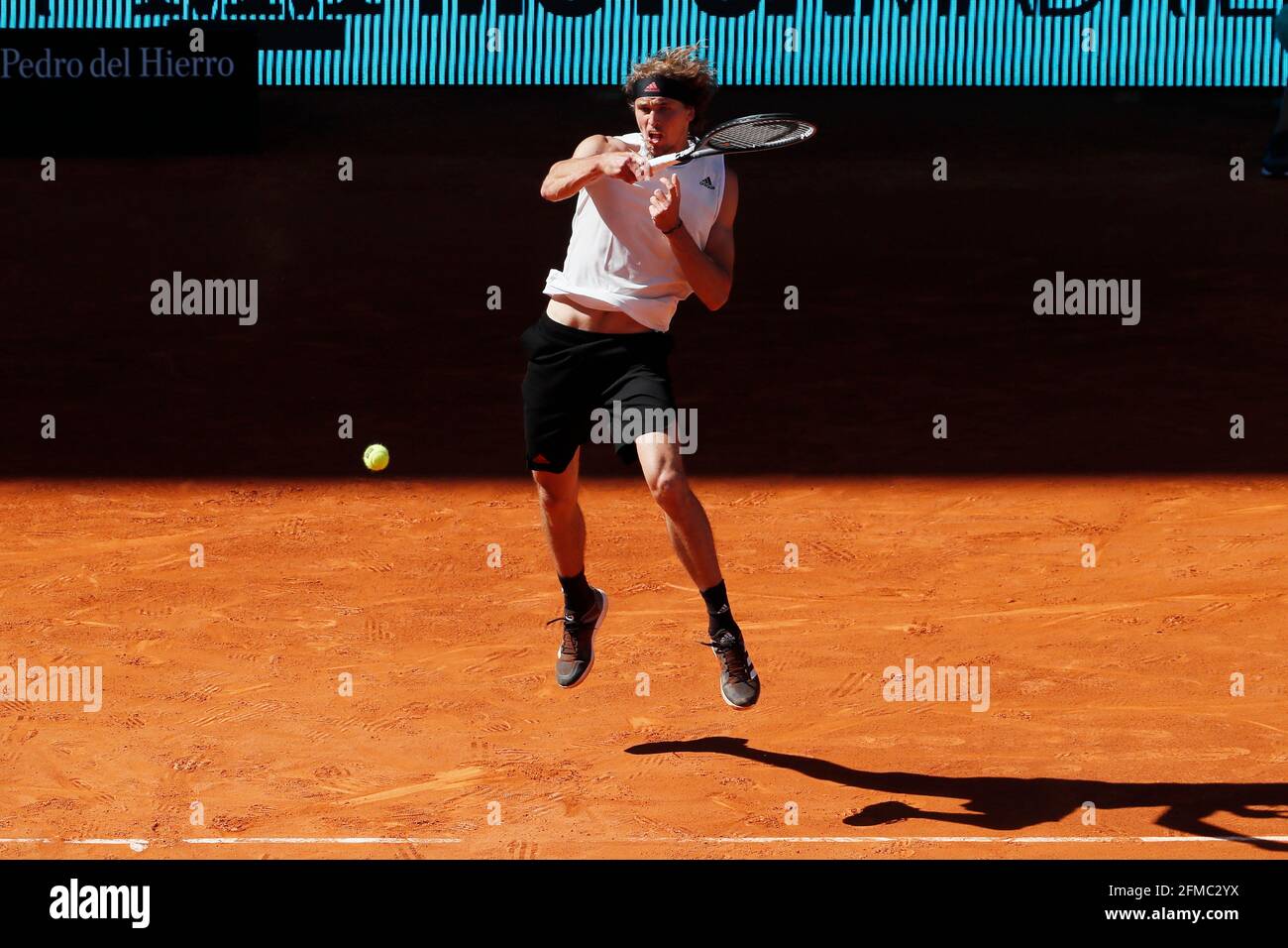 Madrid, Spanien. Mai 2021. Alexander Zverev (GER) Tennis : Alexander Zverev aus Deutschland beim Viertelfinalspiel gegen Rafael Nadal aus Spanien beim ATP Masters 1000 'Mutua Madrid Open Tennis Turnier' bei der Caja Magica in Madrid, Spanien. Quelle: Mutsu Kawamori/AFLO/Alamy Live News Stockfoto
