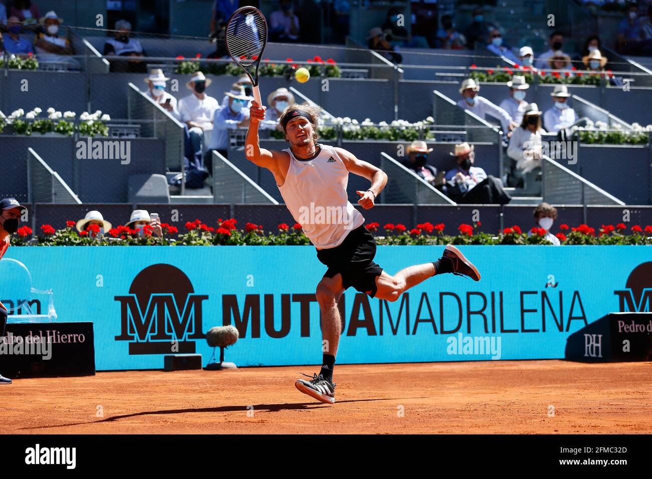 Madrid, Spanien. Mai 2021. Alexander Zverev (GER) Tennis : Alexander Zverev aus Deutschland beim Viertelfinalspiel gegen Rafael Nadal aus Spanien beim ATP Masters 1000 'Mutua Madrid Open Tennis Turnier' bei der Caja Magica in Madrid, Spanien. Quelle: Mutsu Kawamori/AFLO/Alamy Live News Stockfoto