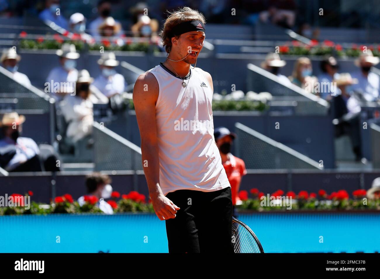 Madrid, Spanien. Mai 2021. Alexander Zverev (GER) Tennis : Alexander Zverev aus Deutschland beim Viertelfinalspiel gegen Rafael Nadal aus Spanien beim ATP Masters 1000 'Mutua Madrid Open Tennis Turnier' bei der Caja Magica in Madrid, Spanien. Quelle: Mutsu Kawamori/AFLO/Alamy Live News Stockfoto