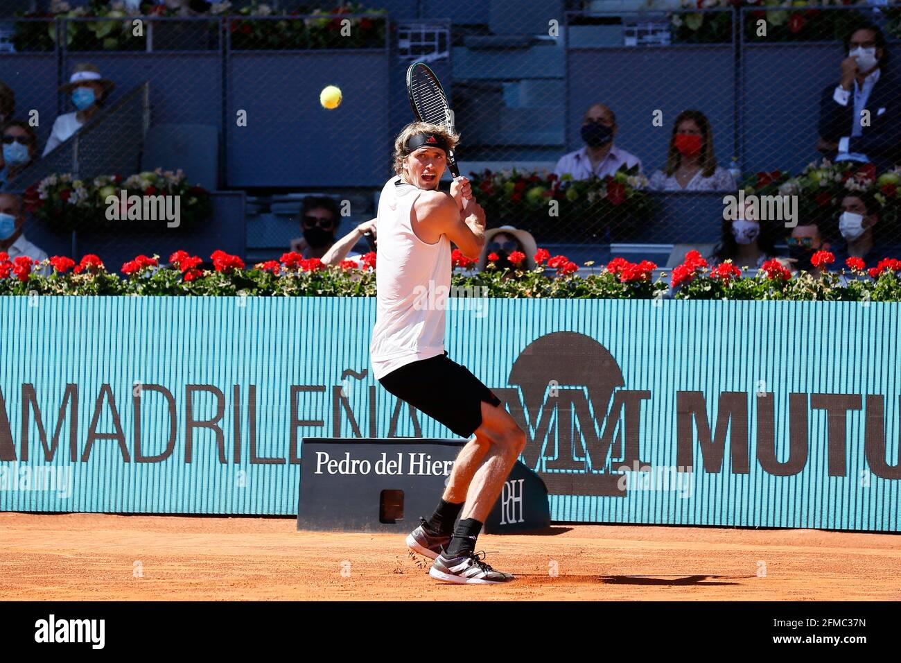 Madrid, Spanien. Mai 2021. Alexander Zverev (GER) Tennis : Alexander Zverev aus Deutschland beim Viertelfinalspiel gegen Rafael Nadal aus Spanien beim ATP Masters 1000 'Mutua Madrid Open Tennis Turnier' bei der Caja Magica in Madrid, Spanien. Quelle: Mutsu Kawamori/AFLO/Alamy Live News Stockfoto