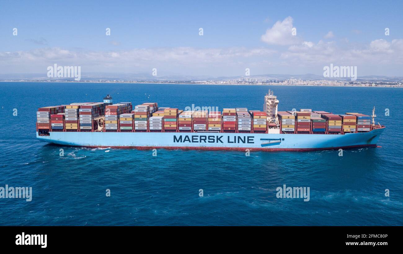 Maersk Hidalgo Mega Containerschiff. ULCV voll beladen mit Frachtcontainer. Stockfoto