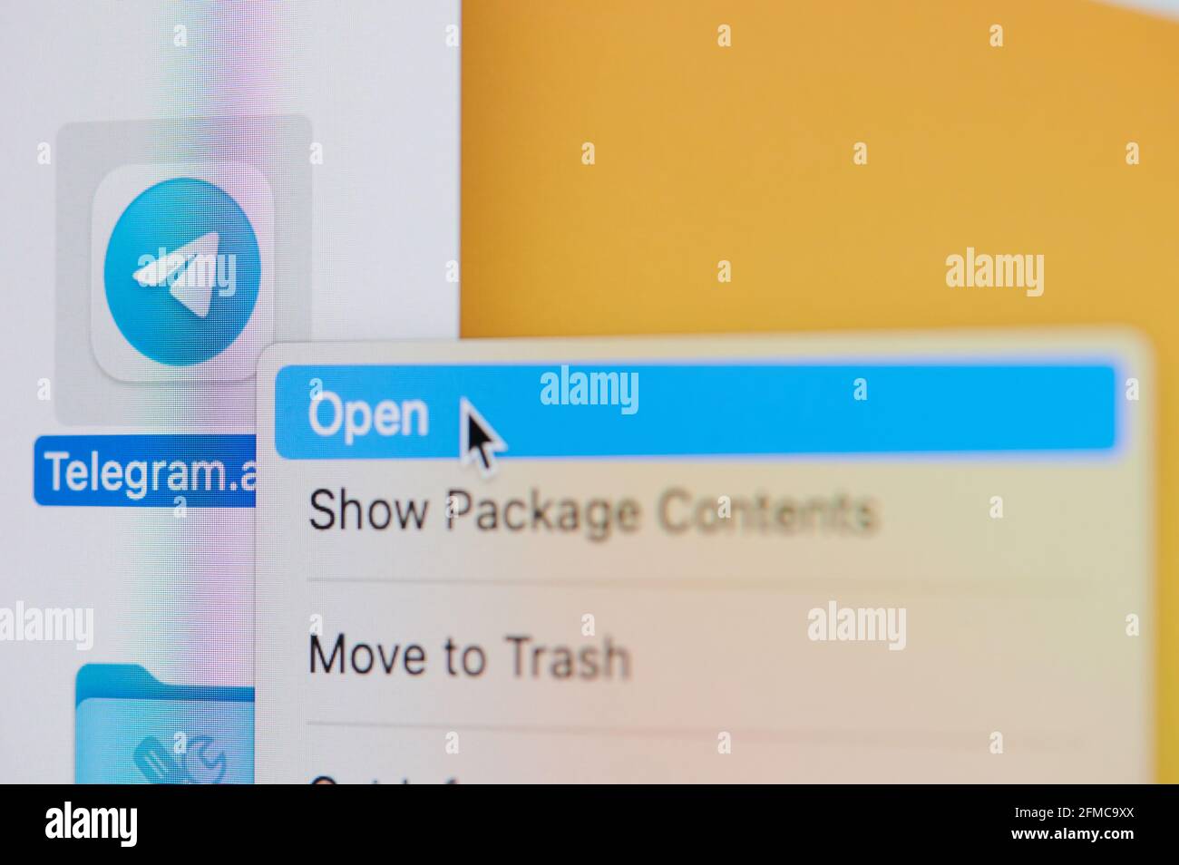 New york, USA - 19. April 2021: Klicken und öffnen Telegramm-App auf Laptop-Bildschirm Makro Nahaufnahme Stockfoto